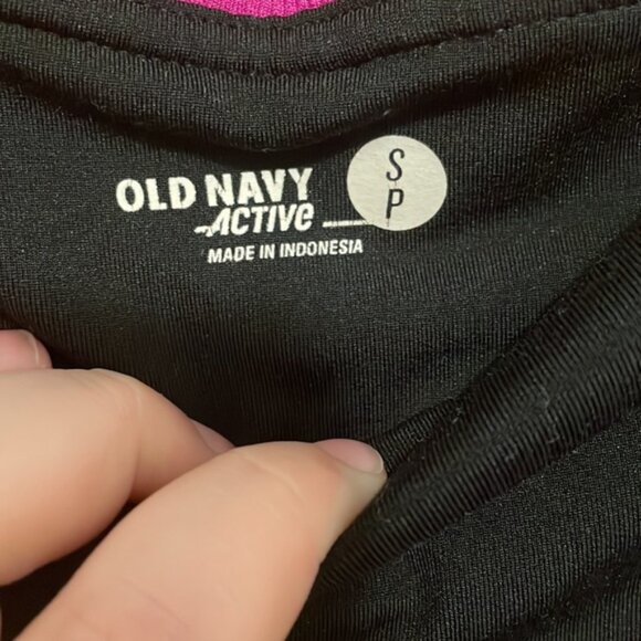 Old Navy Active Capri Leggings - Picture 6 of 7